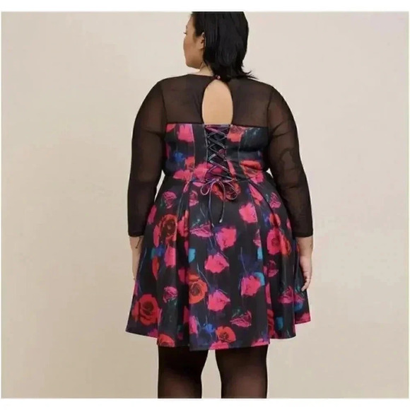NWT Torrid Women’s Mini Scuba Illusion Neck Rose Floral Dress Multi Sz 3 (22/24) - Picture 2 of 9